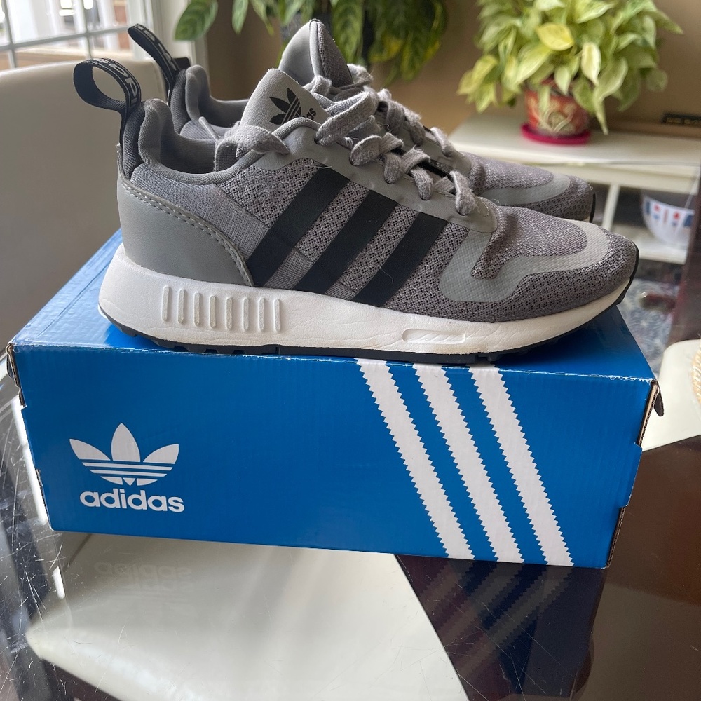 Adidas sneakers size 4Y